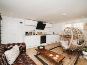 Pass The Keys Stylish 2 Bed Eco Flat in the heart of Bath